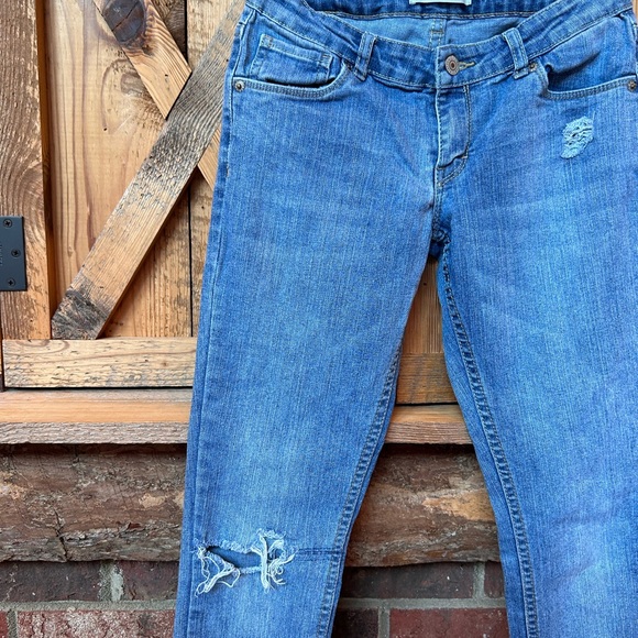 Girl’s Levi’s skinny jeans.  Size 16. - Picture 4 of 6